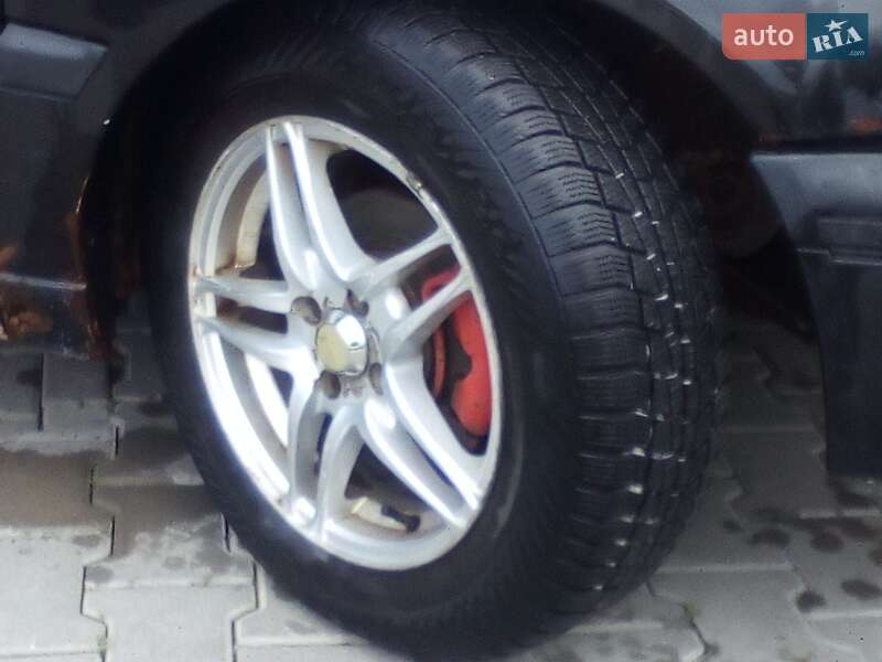 Седан Volkswagen Vento 1993 в Чернівцях