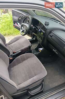 Седан Volkswagen Vento 1993 в 