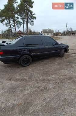 Седан Volkswagen Vento 1996 в Заречном