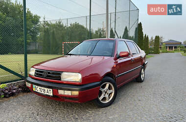 Седан Volkswagen Vento 1993 в Жовкві