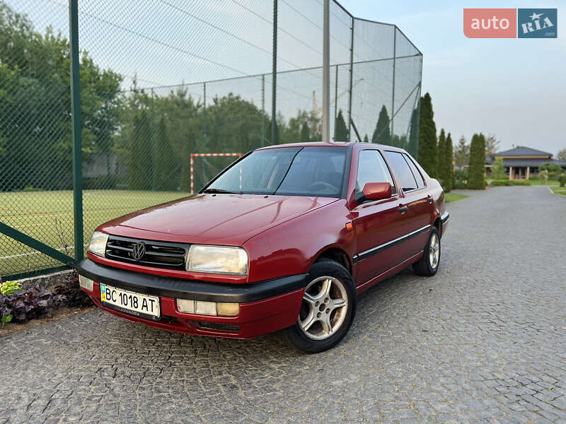 Седан Volkswagen Vento 1993 в 