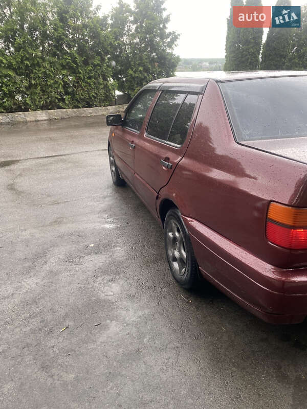 Седан Volkswagen Vento 1994 в Кропивницькому