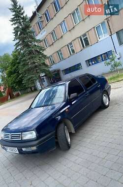 Седан Volkswagen Vento 1994 в Надвірній