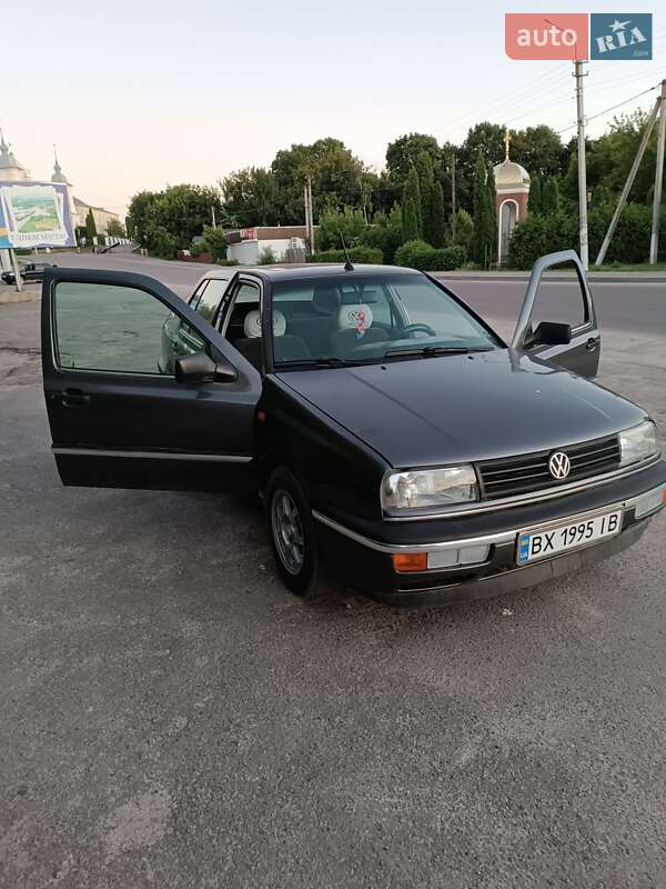 Седан Volkswagen Vento 1992 в Изяславе