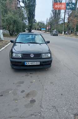 Седан Volkswagen Vento 1993 в Кривом Роге
