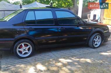 Седан Volkswagen Vento 1993 в 