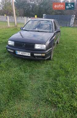 Седан Volkswagen Vento 1992 в  фото 6 Седан Volkswagen Vento 1992 в