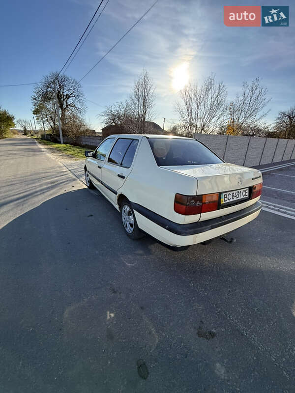 Седан Volkswagen Vento 1995 в Рава-Русской