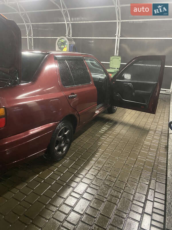 Седан Volkswagen Vento 1994 в Кропивницком