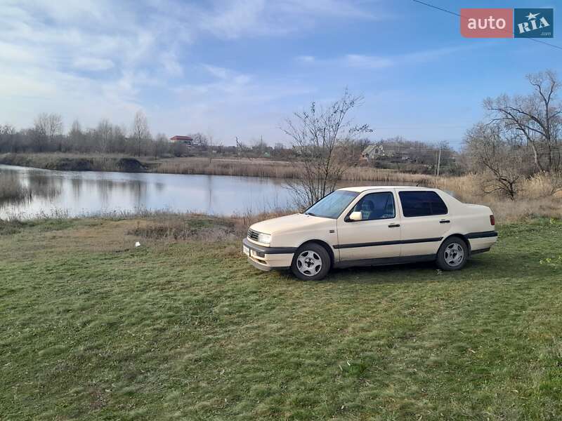 Седан Volkswagen Vento 1994 в Кременчуге фото 23 Седан Volkswagen Vento 1994 в Кременчуге