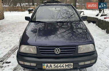 Седан Volkswagen Vento 1996 в Киеве