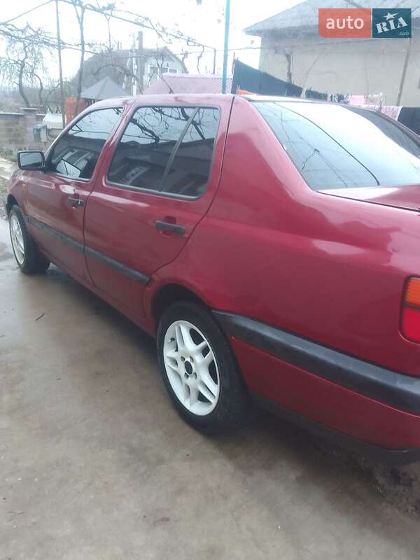 Седан Volkswagen Vento 1993 в Ужгороді
