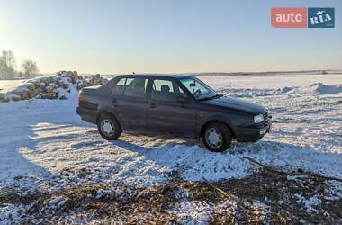 Седан Volkswagen Vento 1994 в Рафаловке