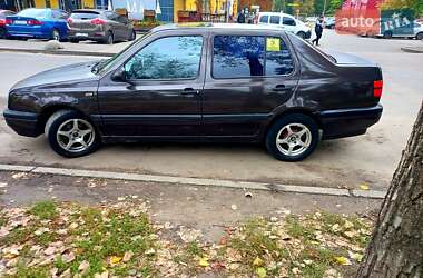 Седан Volkswagen Vento 1993 в Києві
