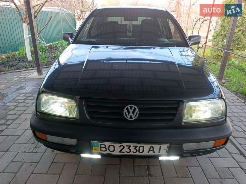 Седан Volkswagen Vento 1994 в Хмельнике