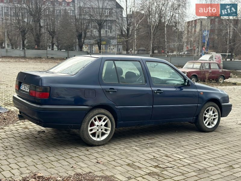 Седан Volkswagen Vento 1993 в Черновцах