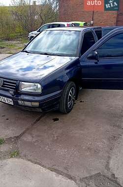 Седан Volkswagen Vento 1995 в Лубнах