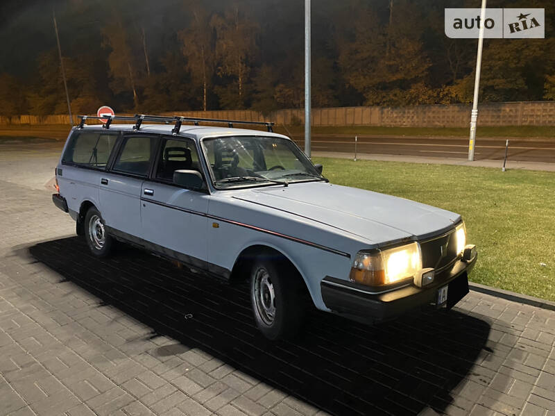 Универсал Volvo 240 1986 в Киеве