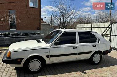 Хэтчбек Volvo 340 1989 в 