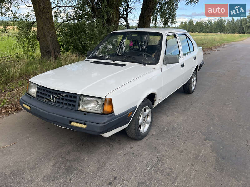 Хэтчбек Volvo 340 1988 в 