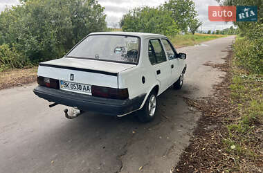 Хэтчбек Volvo 340 1988 в 