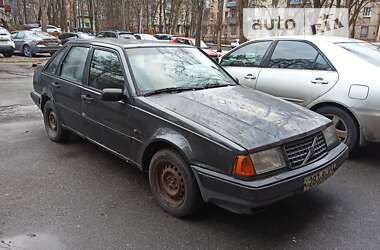 Лифтбек Volvo 440 1990 в Киеве