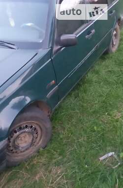 Хэтчбек Volvo 440 1995 в 
