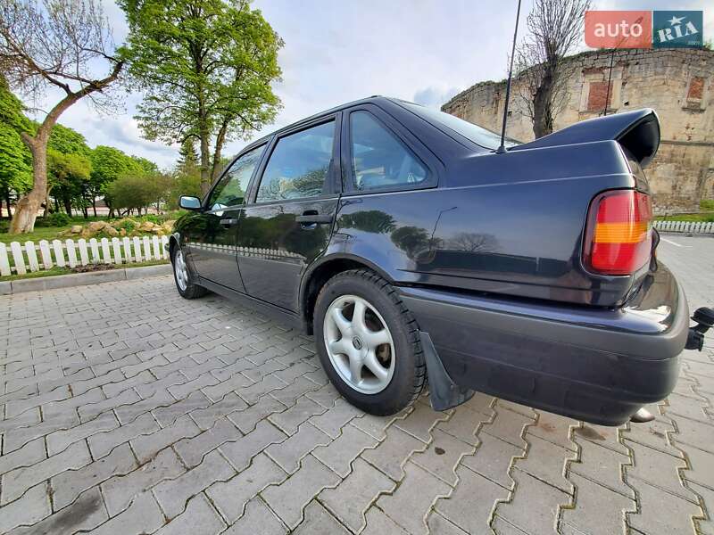 Хэтчбек Volvo 440 1994 в Бережанах