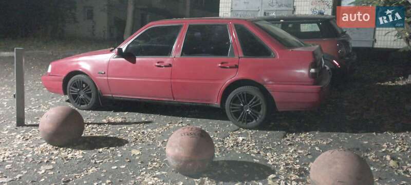 Хетчбек Volvo 440 1996 в Києві