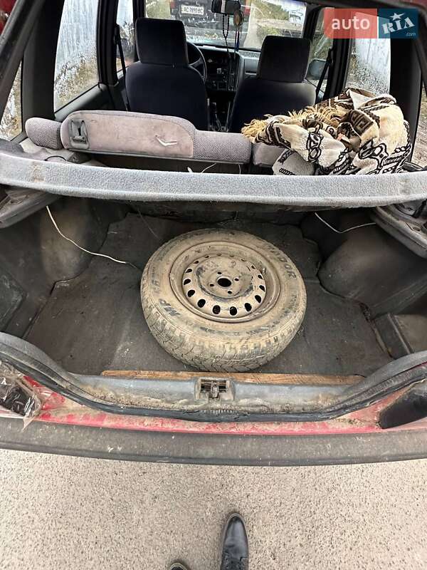 Хэтчбек Volvo 440 1991 в Шумске