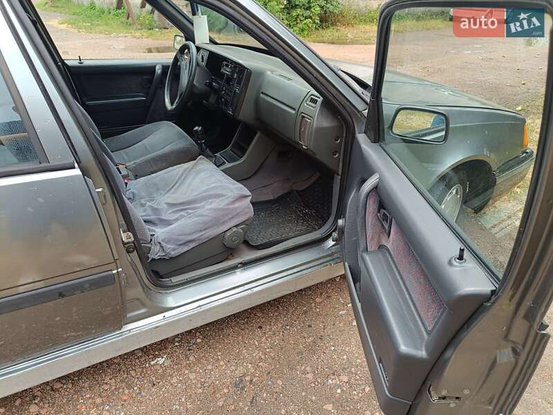 Хэтчбек Volvo 440 1989 в Борисполе