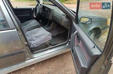 Хэтчбек Volvo 440 1989 в 