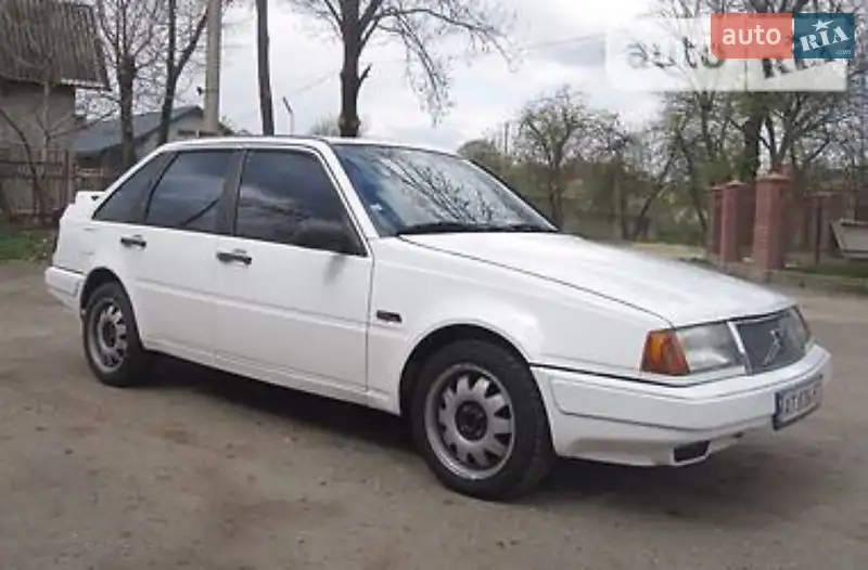 Volvo 440 1990