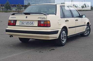 Седан Volvo 460 1992 в 
