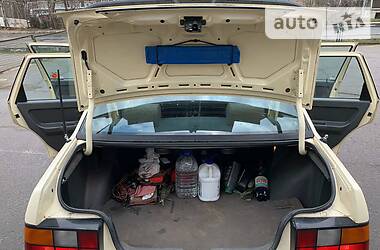 Седан Volvo 460 1992 в 