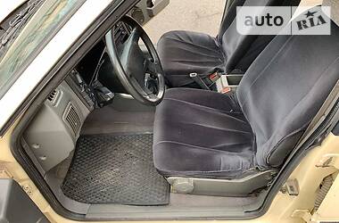 Седан Volvo 460 1992 в 