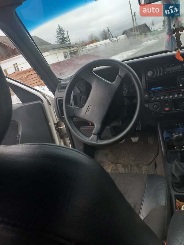 Седан Volvo 460 1993 в Звягелі