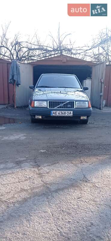 Седан Volvo 460 1992 в Кривом Роге