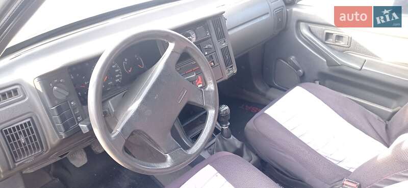 Седан Volvo 460 1992 в Кривом Роге