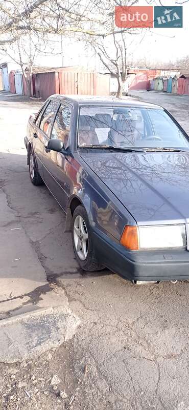 Седан Volvo 460 1992 в Кривом Роге