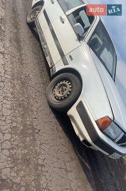 Седан Volvo 460 1993 в 