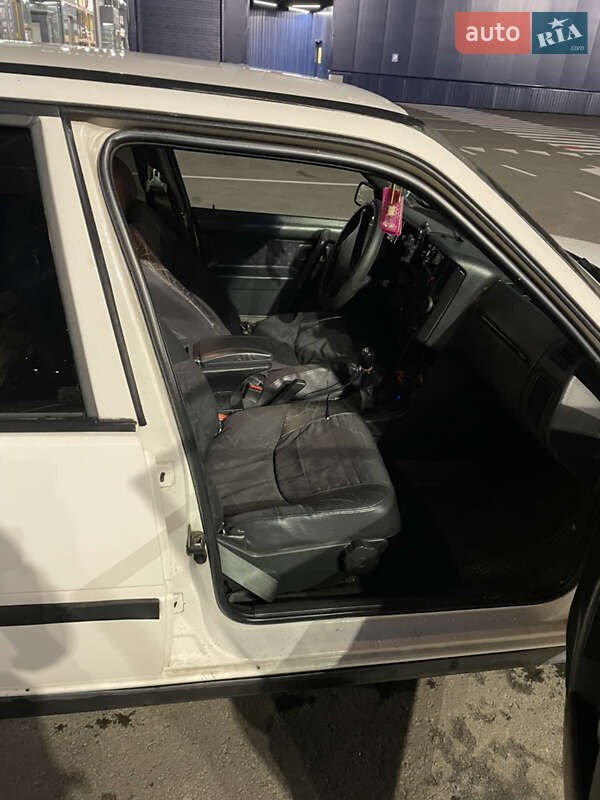 Седан Volvo 460 1996 в Чернигове