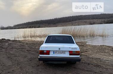 Седан Volvo 740 1986 в Новомосковську