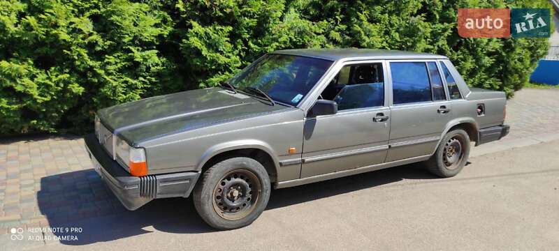 Седан Volvo 740 1985 в Чернівцях