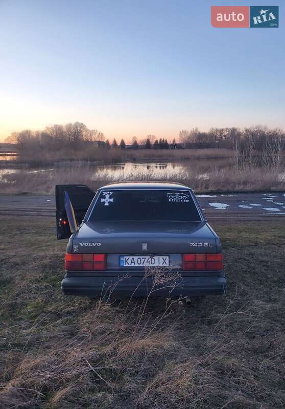 Седан Volvo 740 1988 в Староконстантинове