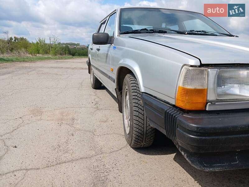 Седан Volvo 740 1984 в 