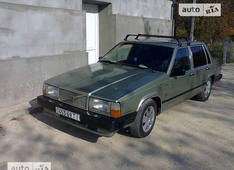 Седан Volvo 760 1985 в Шумске