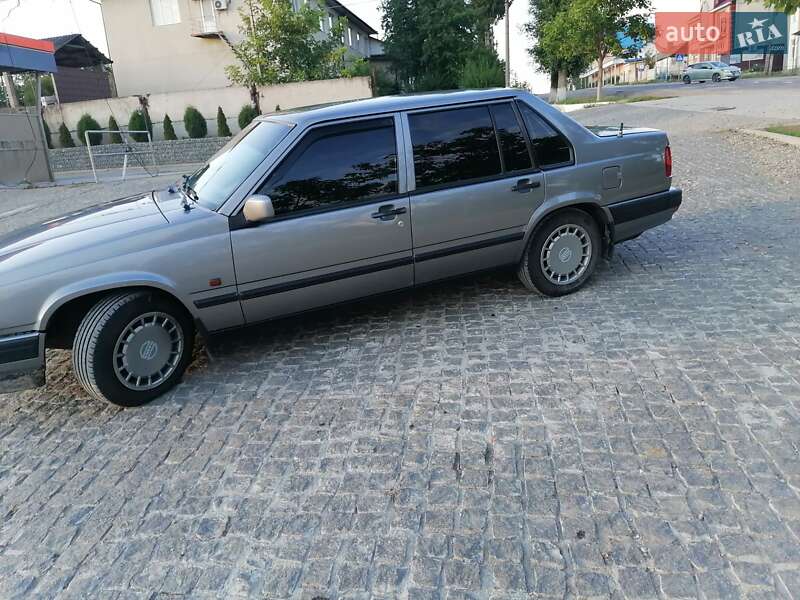 Седан Volvo 940 1993 в Кельменцах