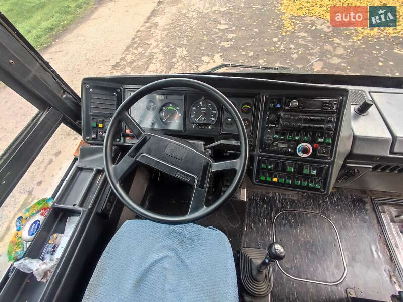 Туристический / Междугородний автобус Volvo B10B 1992 в Полтаве