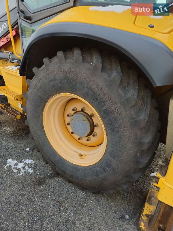 Экскаватор погрузчик Volvo BL 71 2012 в Горишних Плавнях